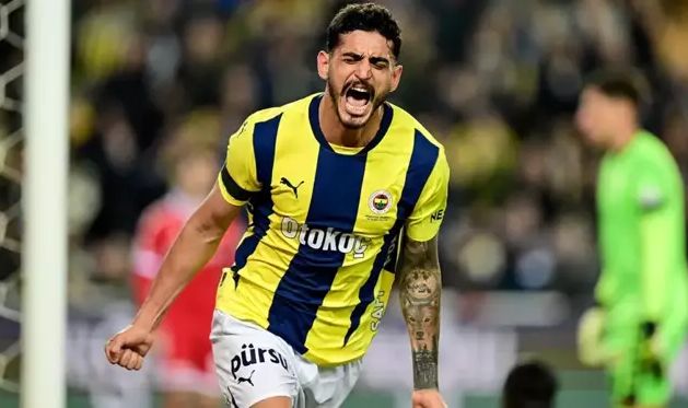 Samet Akaydın, güzel oyuncuyla aşkını duyurdu