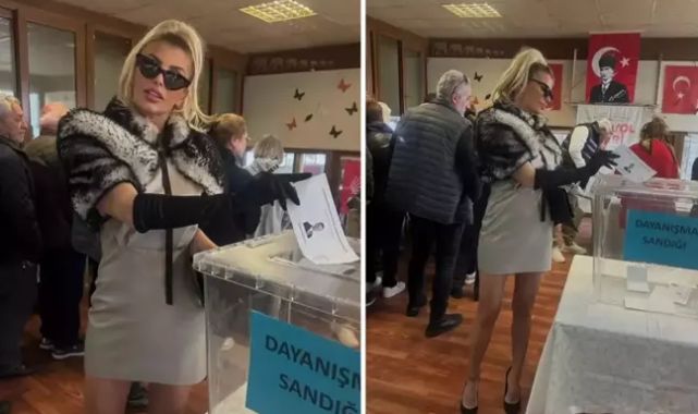 İmamoğlu'na destek için sandık başına giden şarkıcı Hatice'nin kıyafeti dikkat çekti