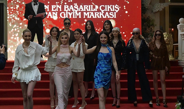 IDL FASHION, 2025 Defilesiyle Göz Kamaştırdı – "Yılın En Başarılı Çıkış Yapan Giyim Markası" Ödülü İDL'ye Gitti!