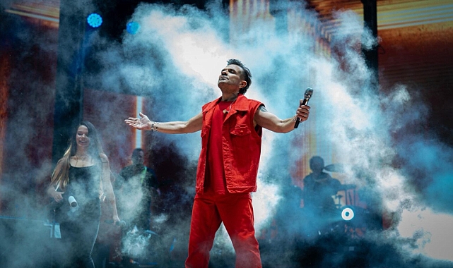 KENAN DOĞULU İLE VADİ AÇIKHAVA SAHNESİNDE YAZA VEDA