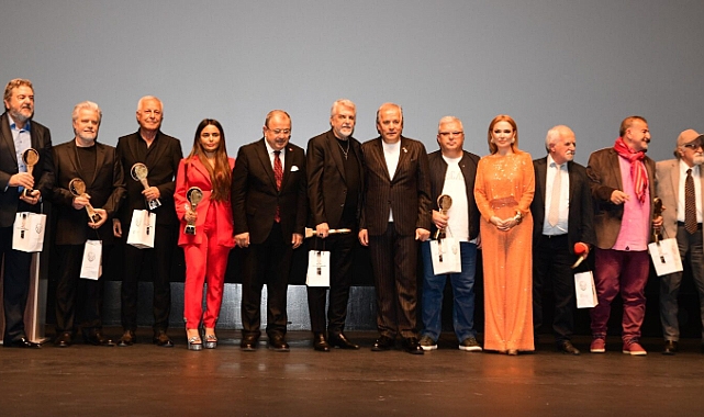 KADIN KUAFÖRLERİ, USTAYA VEFA, MESLEĞE SAYGI ÖDÜL TÖRENİ İÇİN TARİHİ EMEK SİNEMASI’NDE BULUŞTU