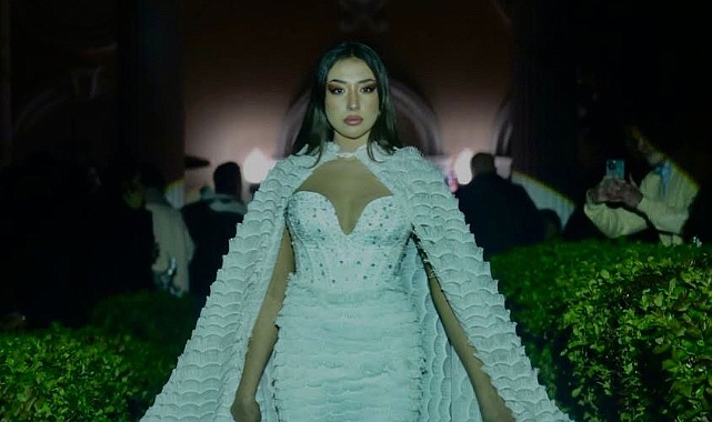 Ecem April Onutman bir kez daha podyumların kraliçesi olduğunu kanıtladı.