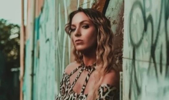 Modern Zarafetin Yüzü: Duygu Coşgun